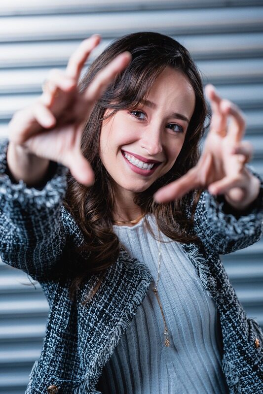 Hellen Monteiro sorrindo